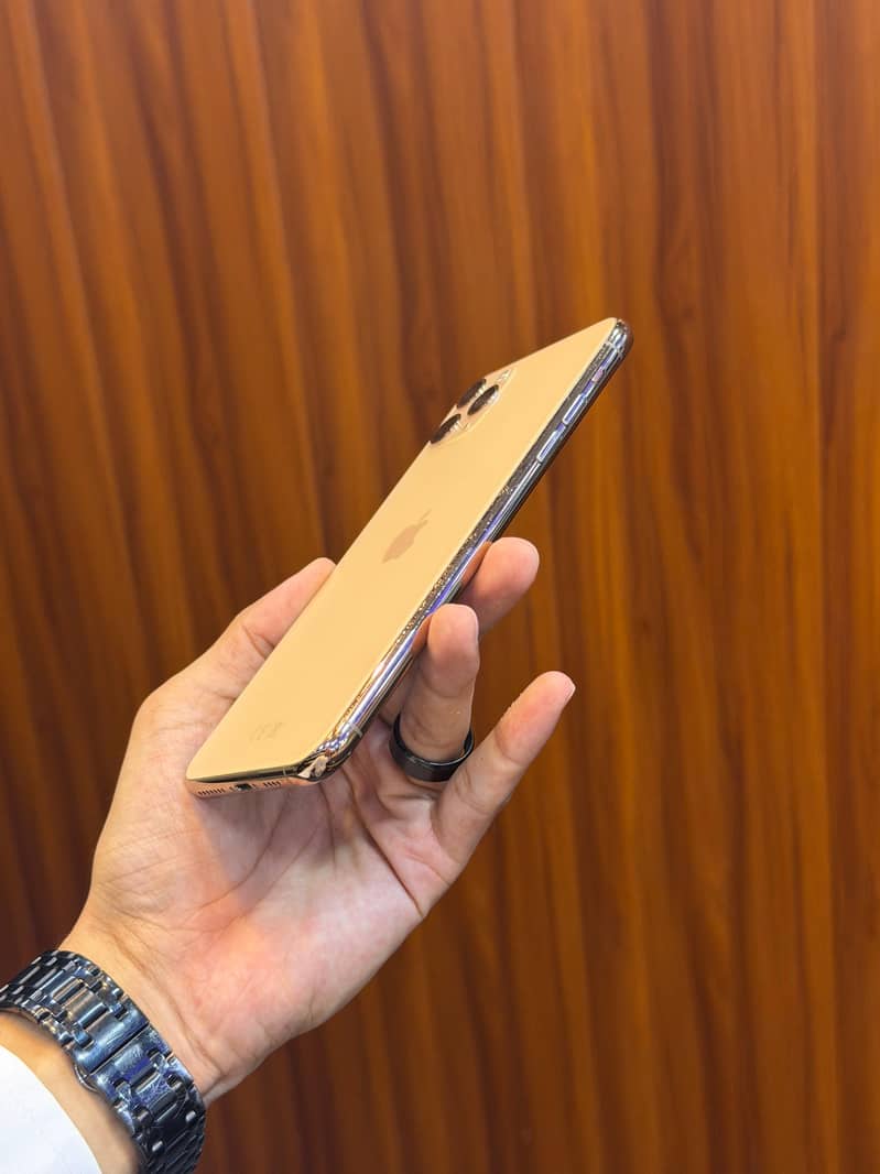 Apple iPhone 11 Pro Max 2
