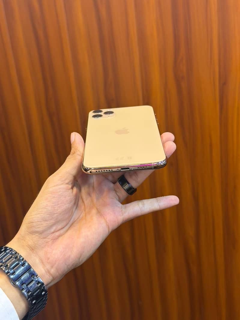 Apple iPhone 11 Pro Max 7