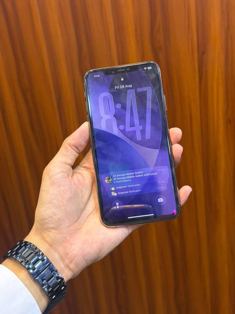 Apple iPhone 11 Pro Max 9