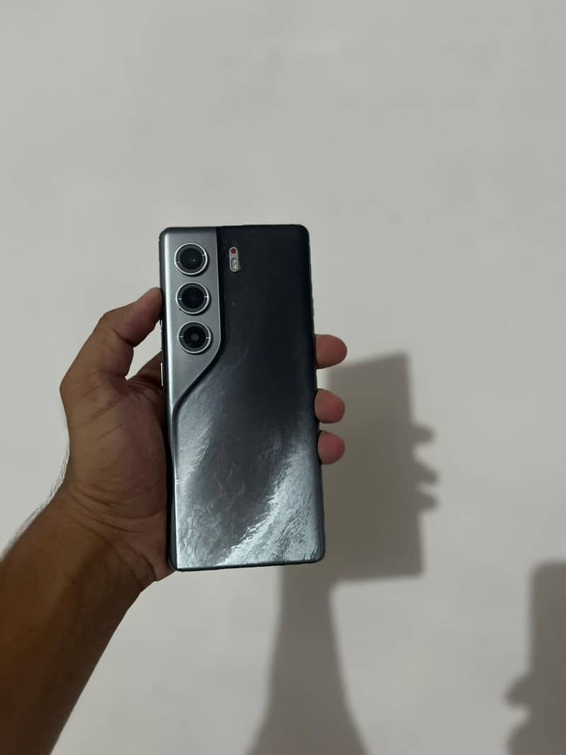 Tecno CAMON 40 Pro 1
