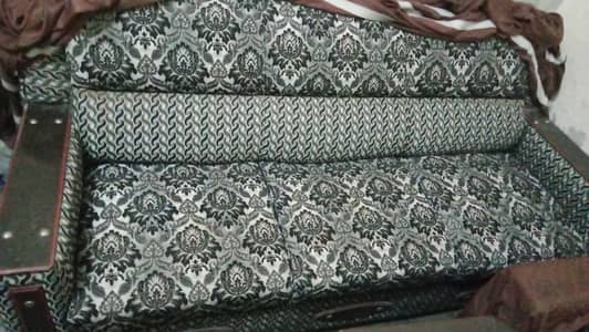 5 seater sofa for sale in good condition contact number 03046557595