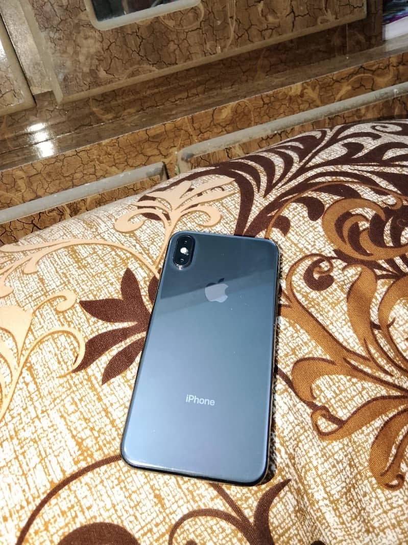 Apple iPhone XS 3