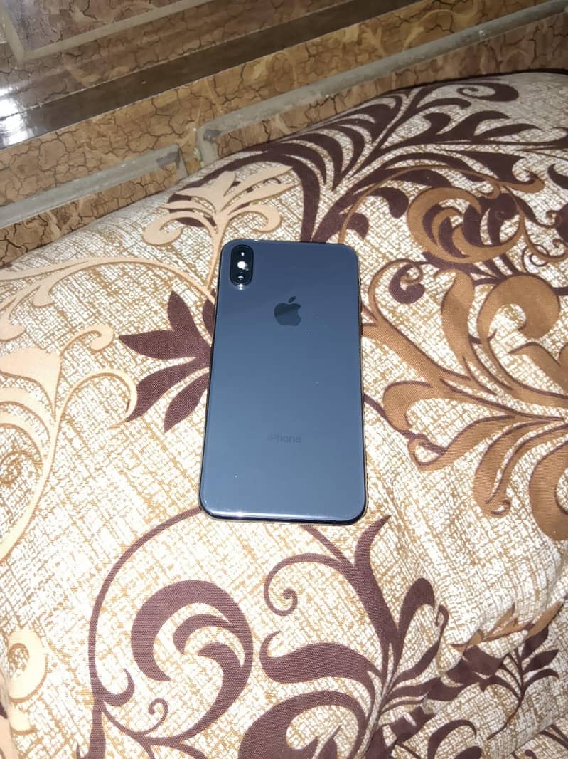 Apple iPhone XS 4