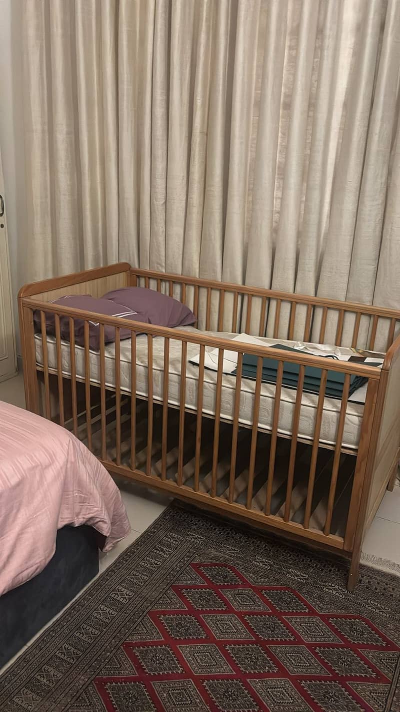 Cot in good condition 0