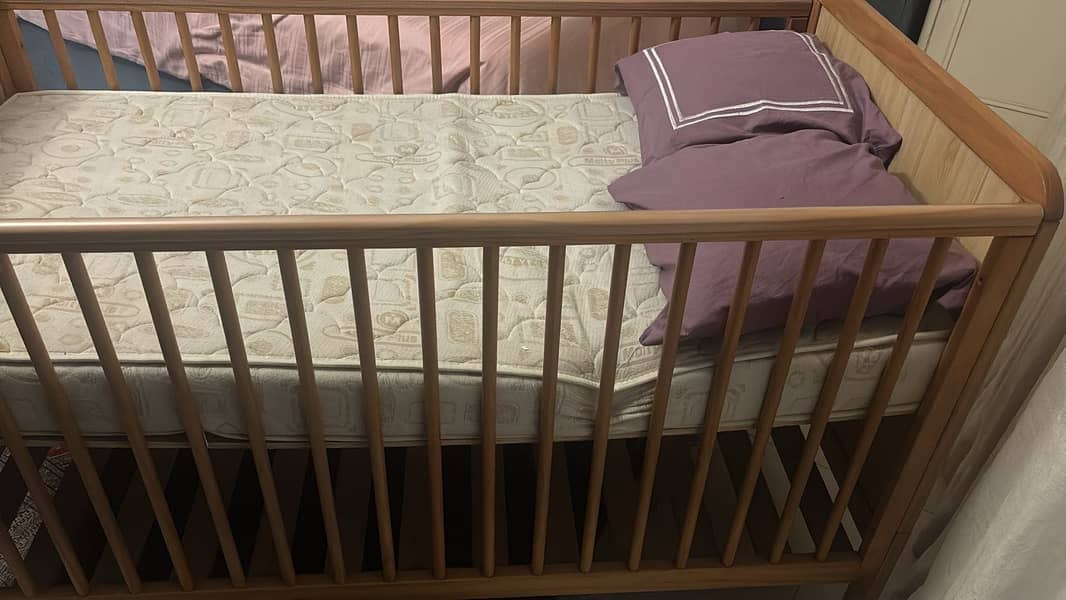 Cot in good condition 2