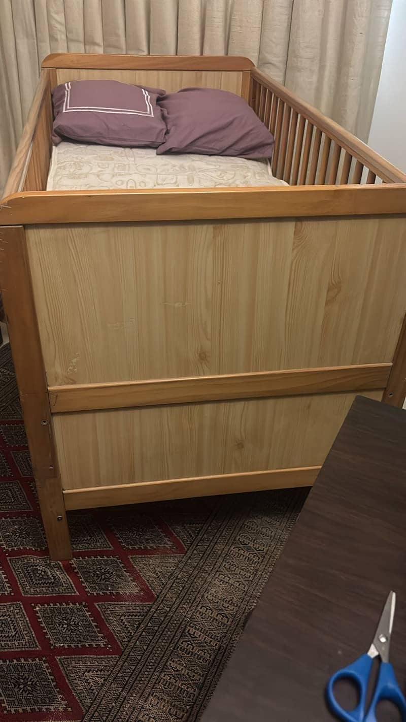 Cot in good condition 3