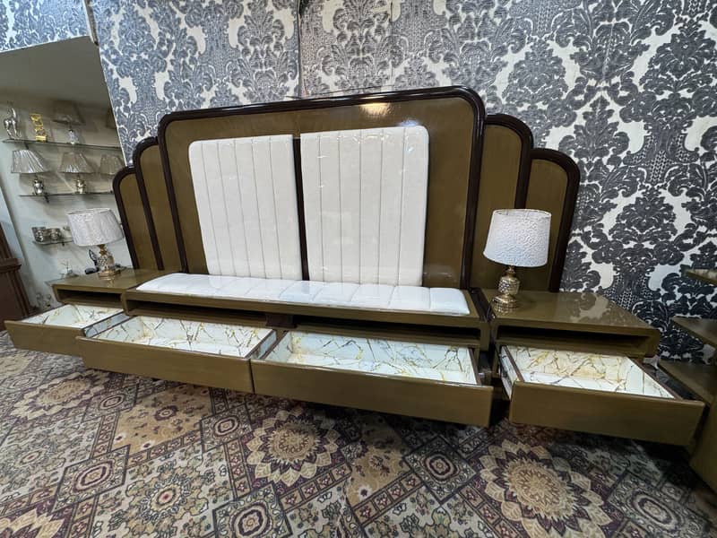 King bed full size with dressing table 0