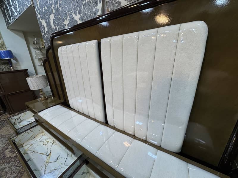 King bed full size with dressing table 1