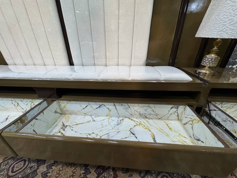 King bed full size with dressing table 2