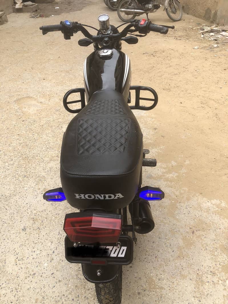 Unique 125 1
