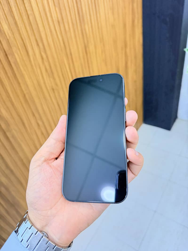Apple iPhone 16 Pro 0