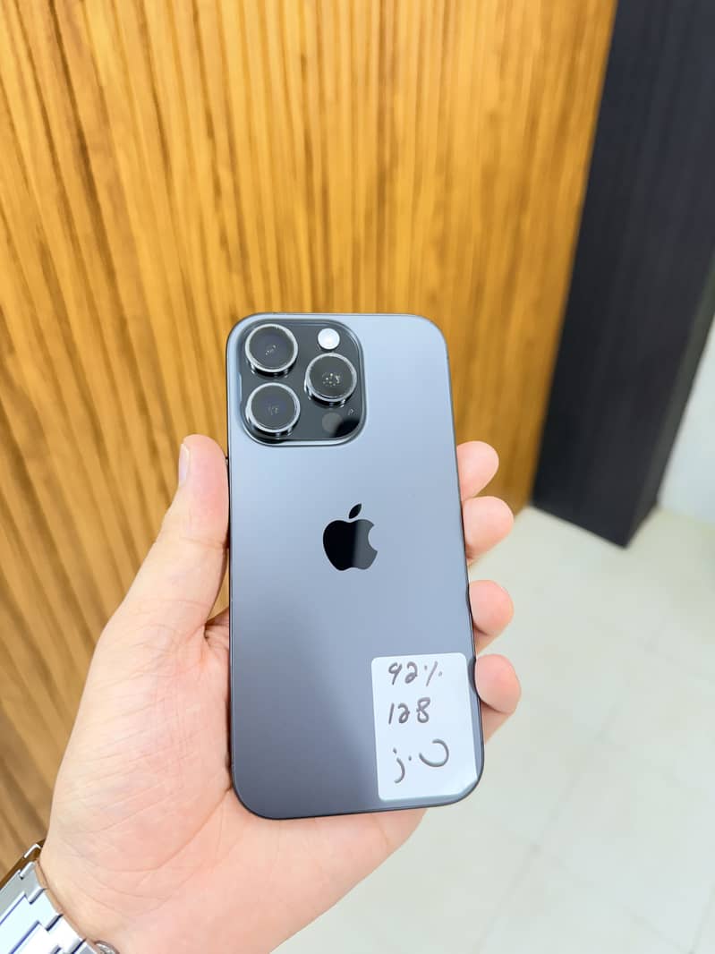 Apple iPhone 16 Pro 1