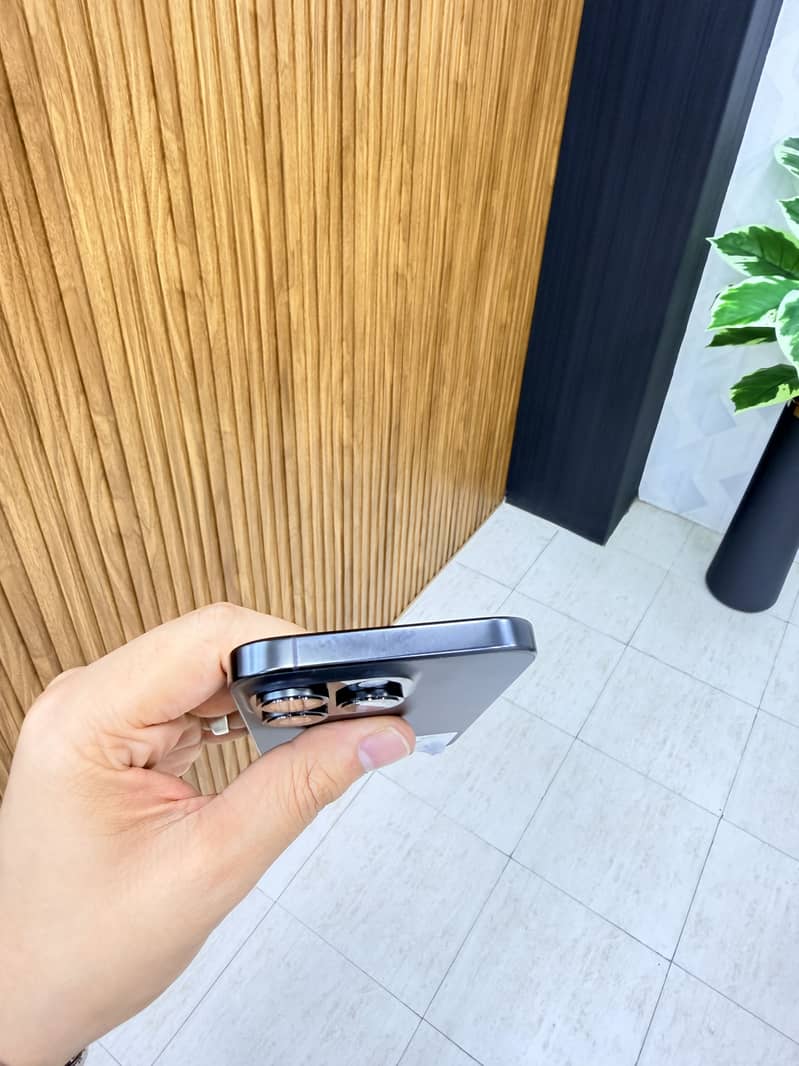 Apple iPhone 16 Pro 5
