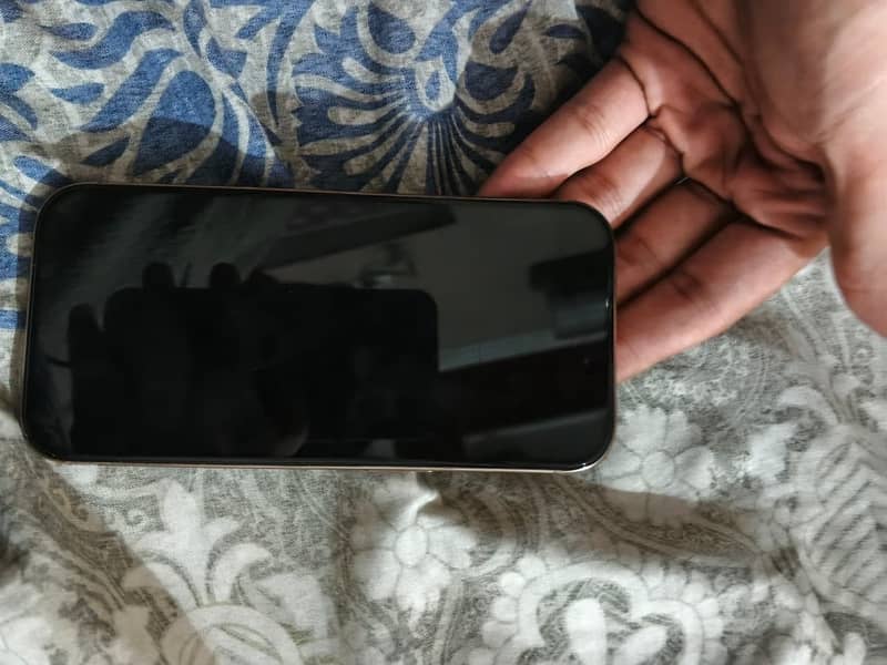 iPhone 16 Pro 2