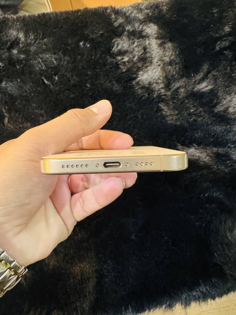 Apple iPhone 16 Pro Max 3