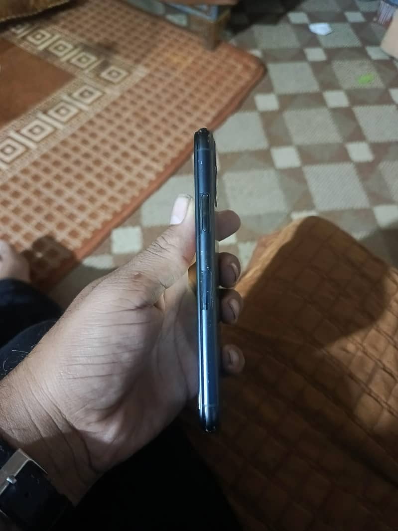 Apple iPhone 11 Pro 2