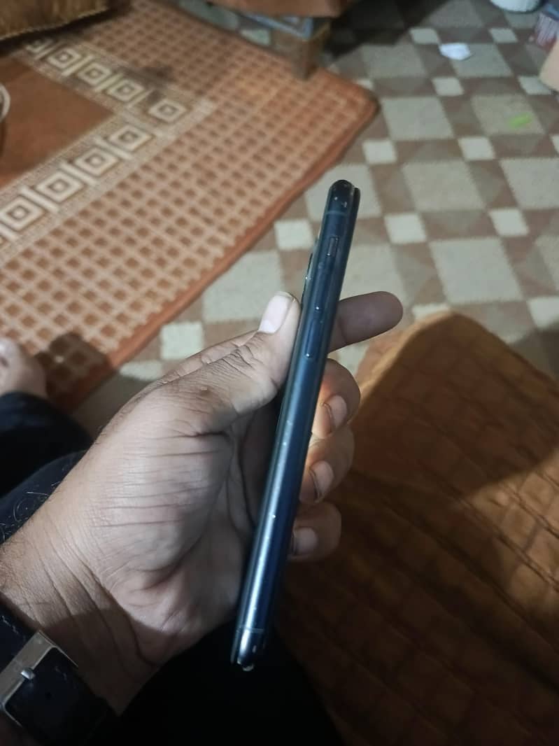 Apple iPhone 11 Pro 3