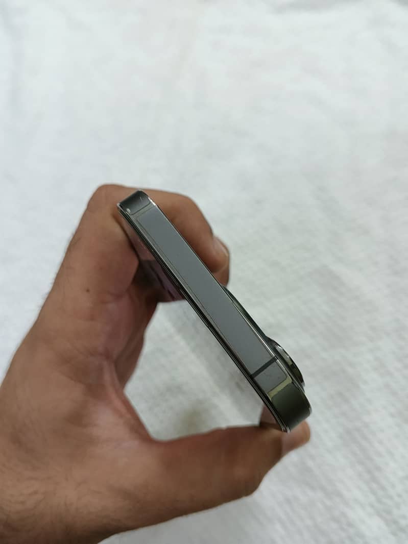 Apple iPhone 13 Pro 2