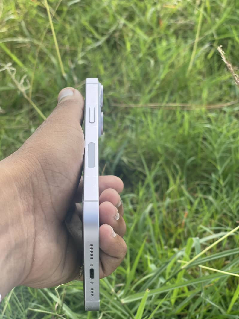 iPhone 14 3