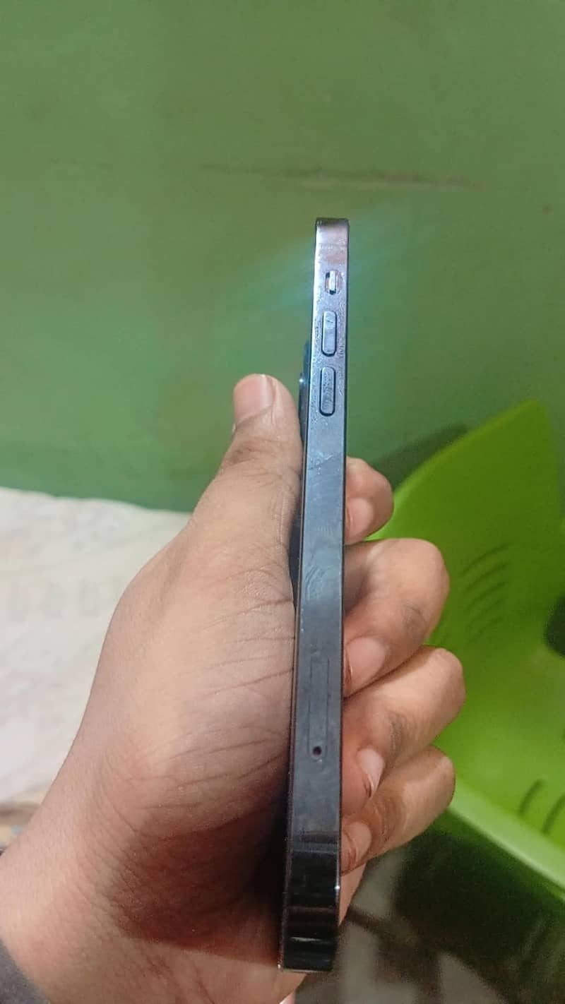 Apple iPhone 12pro 1