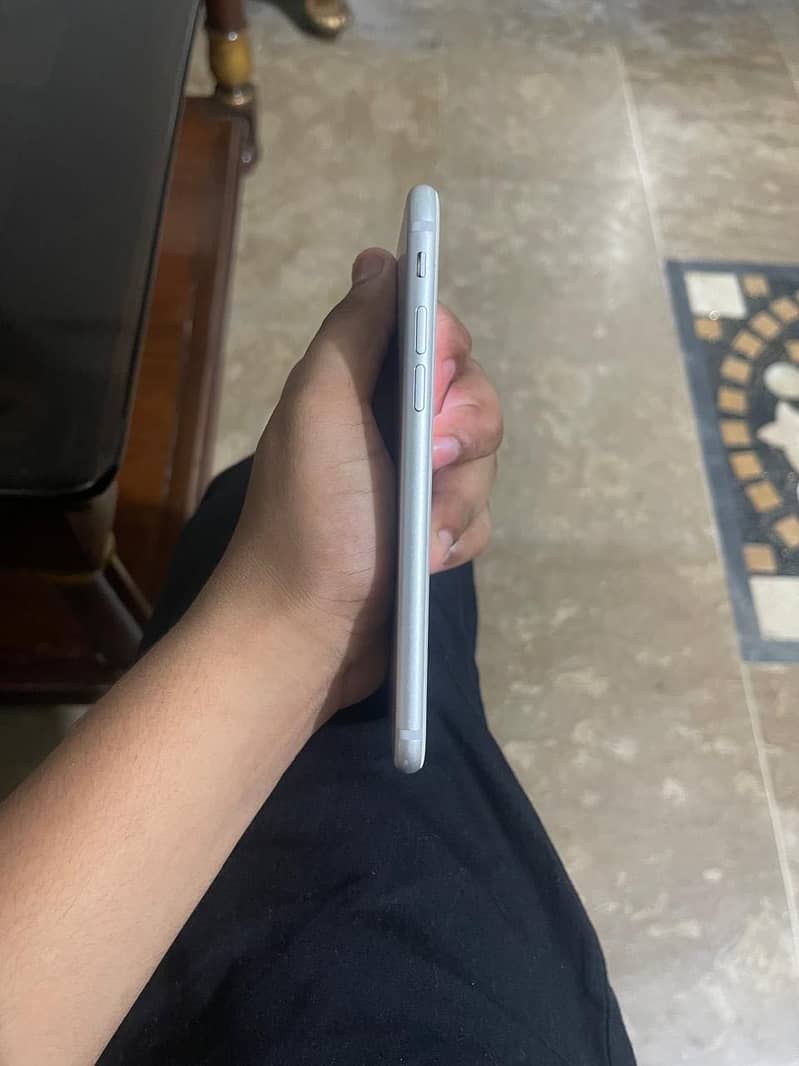 Apple iPhone 7 1