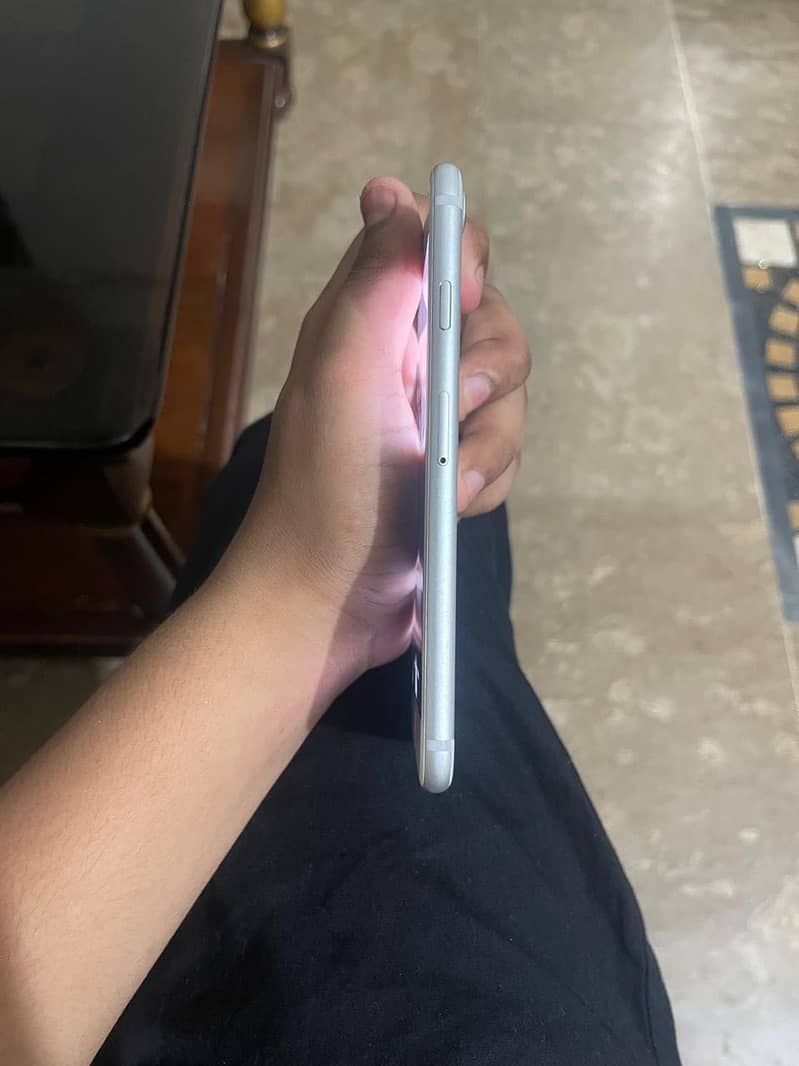 Apple iPhone 7 3