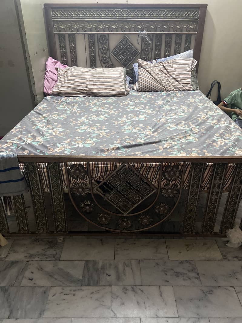 Double bed 0