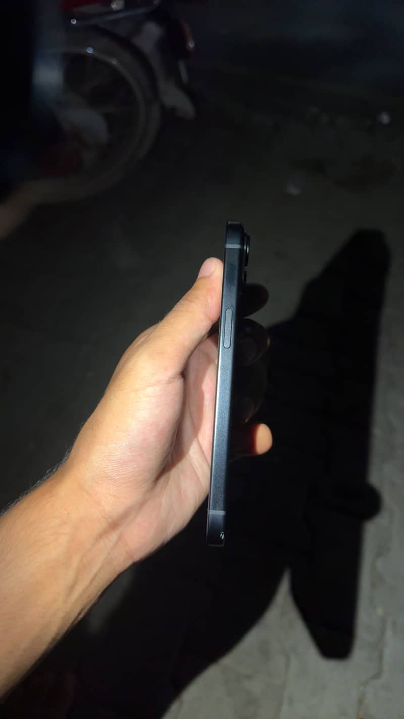Apple iPhone 15 6