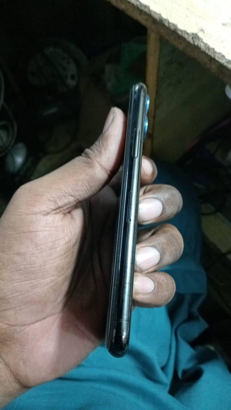 Apple iPhone 11 Pro 1