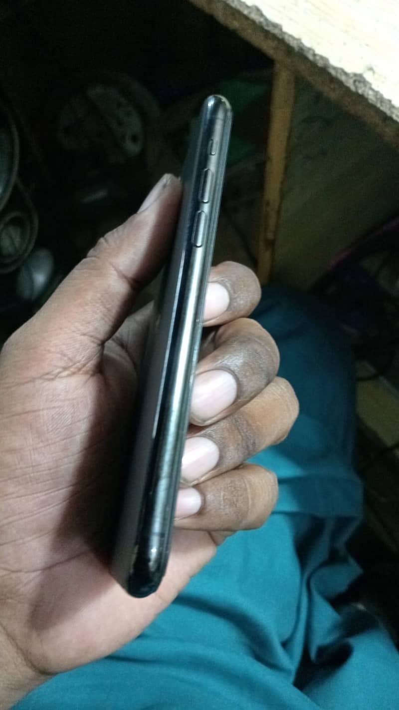 Apple iPhone 11 Pro 2