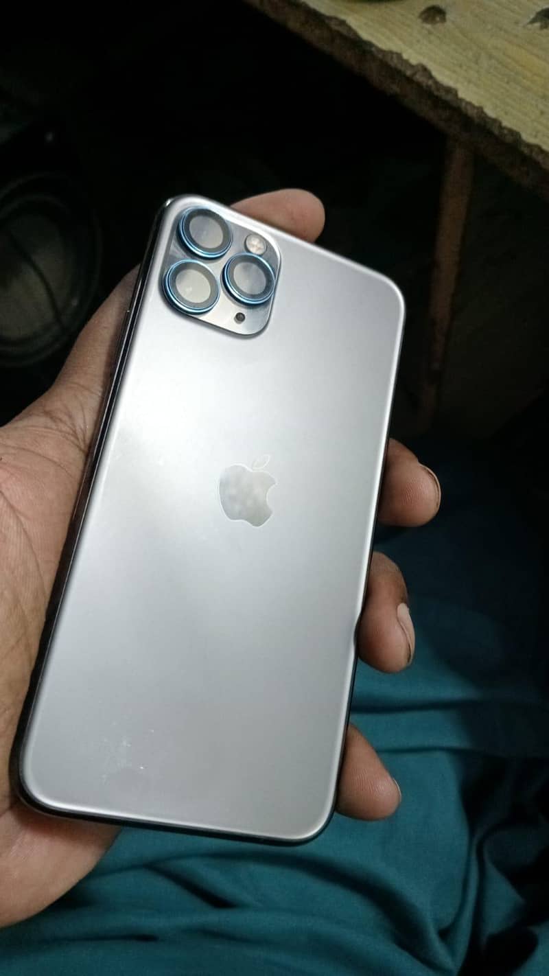 Apple iPhone 11 Pro 4