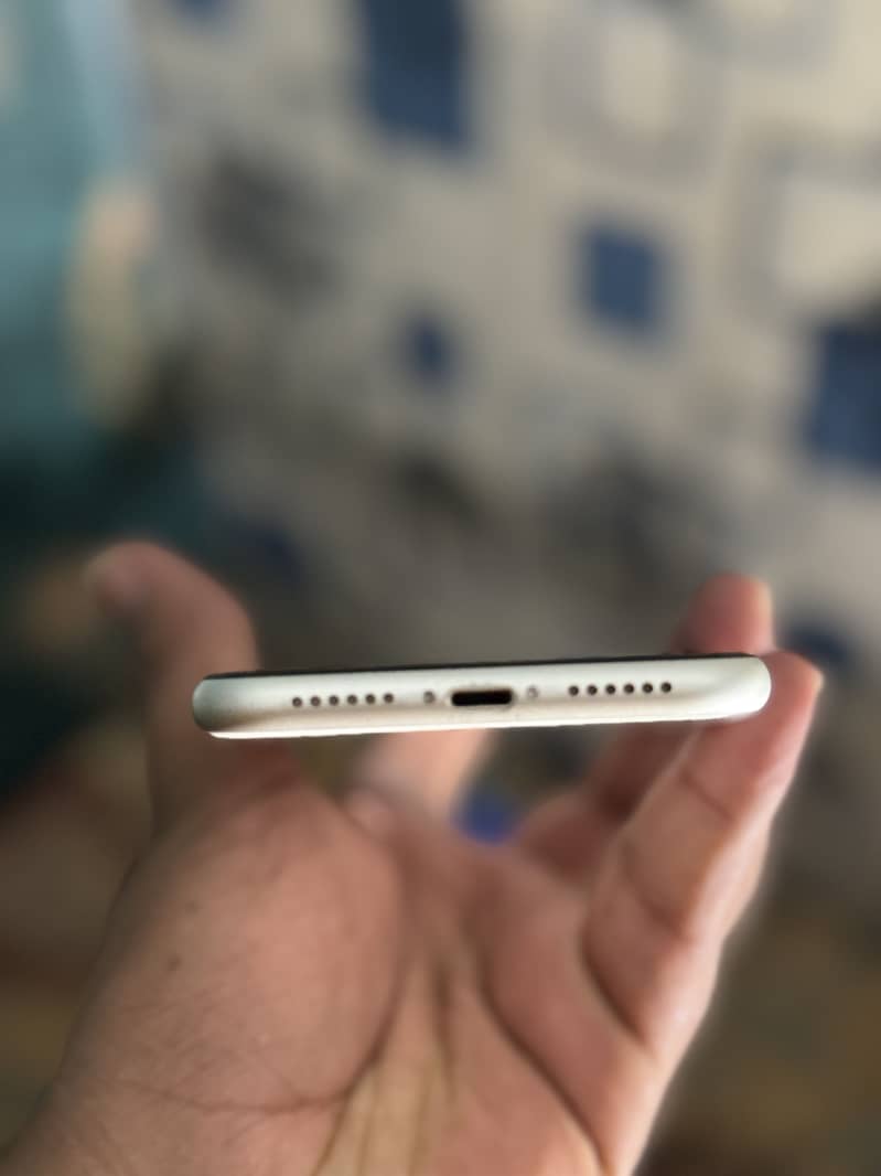 Apple iPhone 11 3