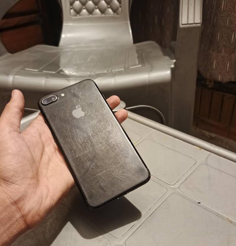 Apple iPhone 7 Plus 3