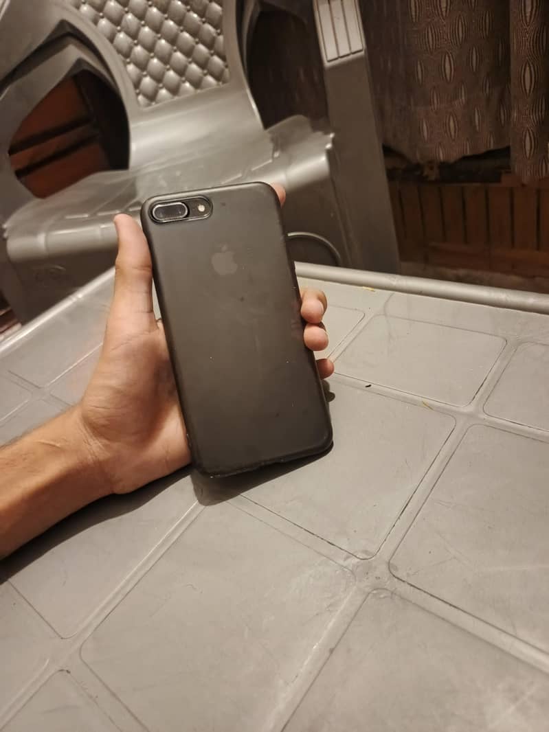 Apple iPhone 7 Plus 11