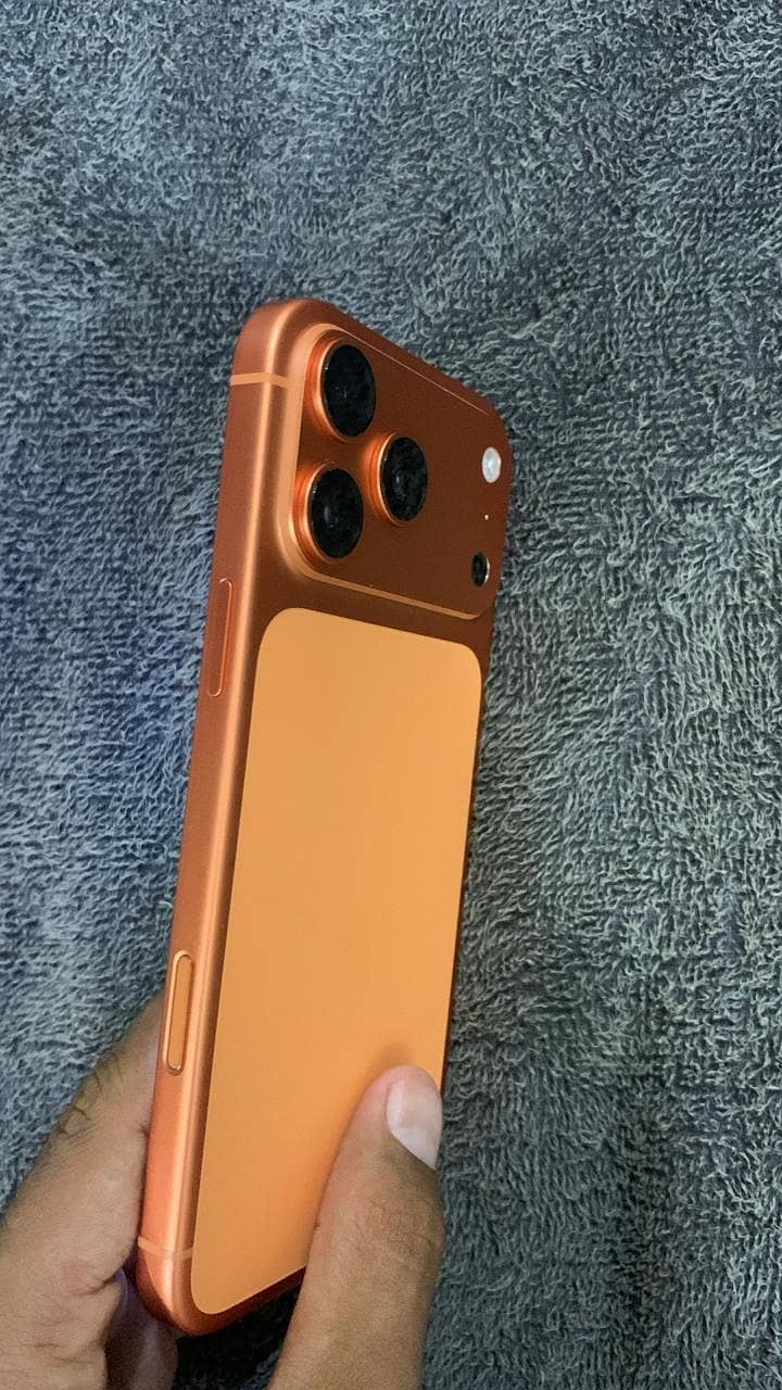 Apple iPhone 17 Pro Max 4
