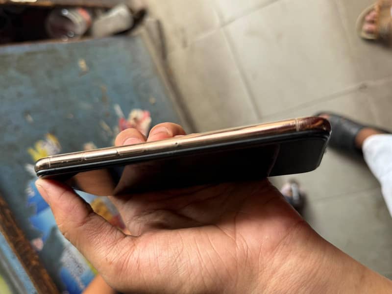 Apple iPhone XS 1