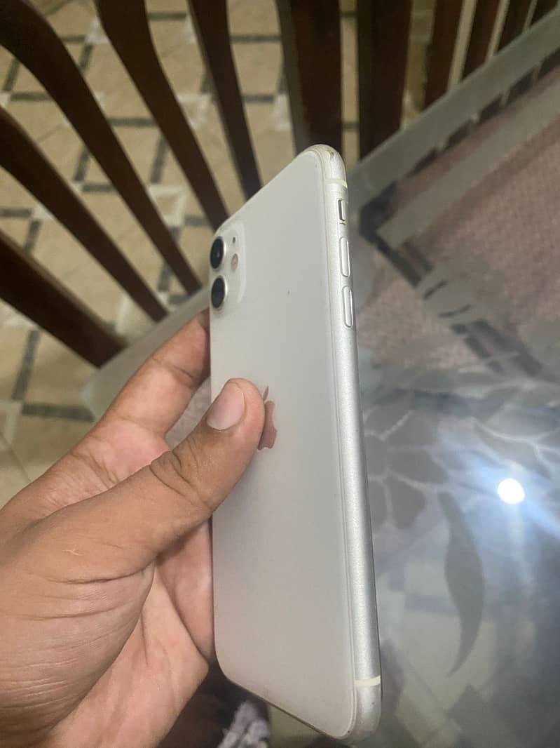 Apple iPhone 11 4