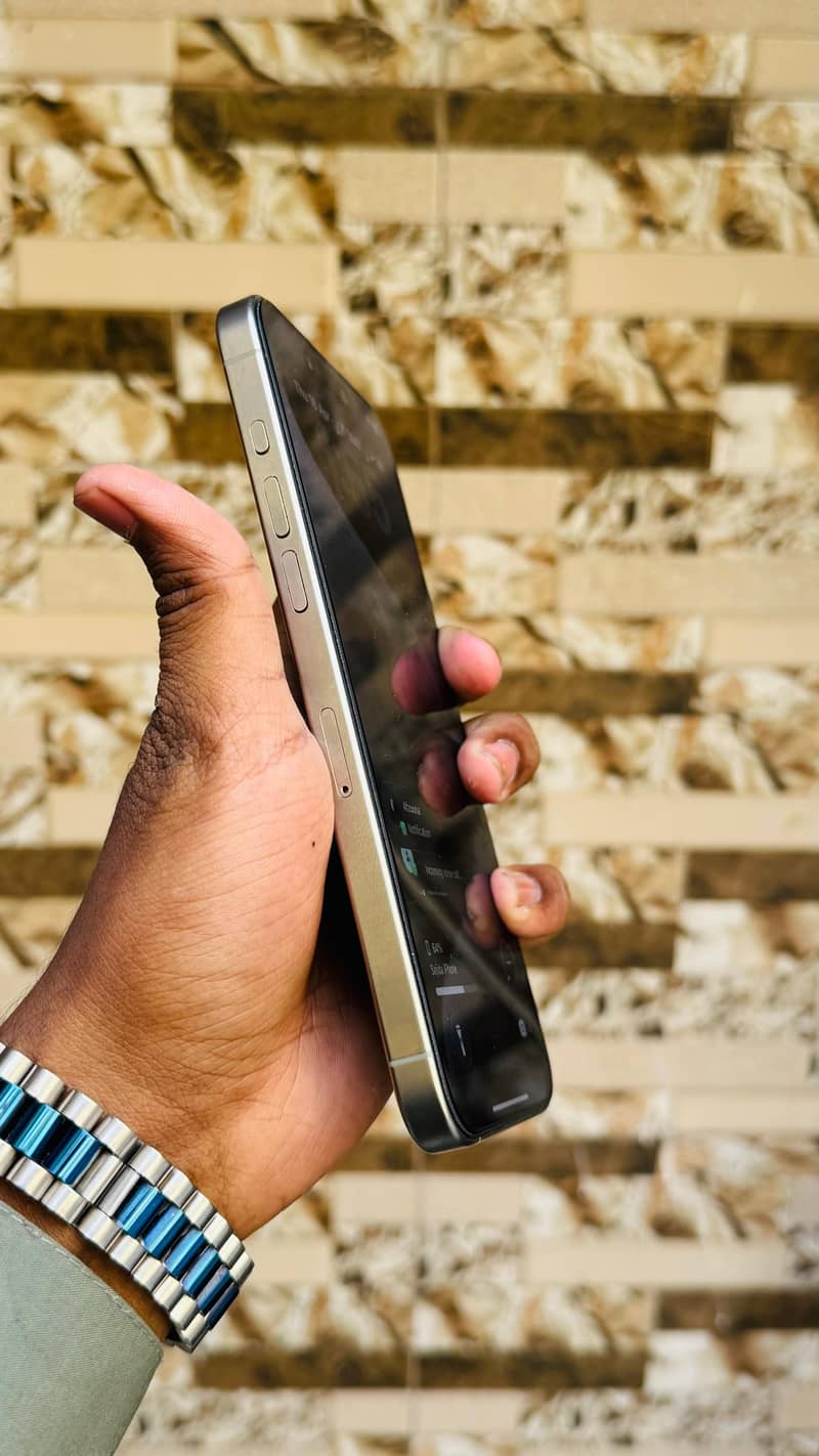 Apple iPhone 15 Pro Max 1