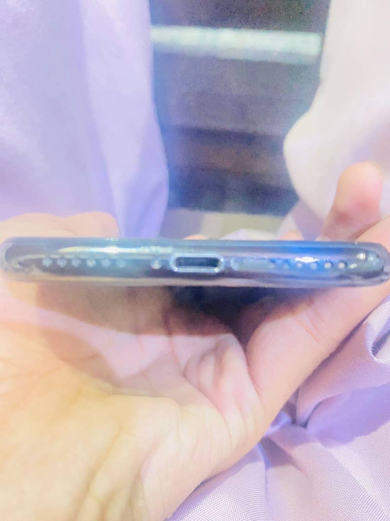 Apple iPhone X 3