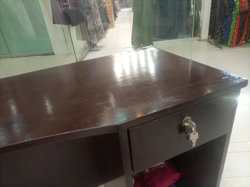 Table 46Inch 3