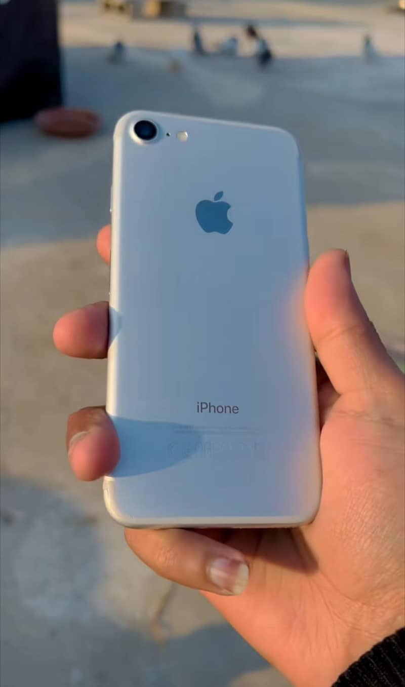 Apple iPhone 7 0