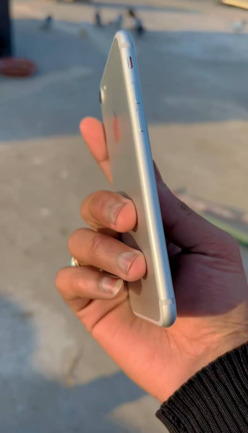Apple iPhone 7 1