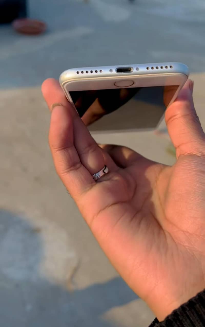 Apple iPhone 7 3