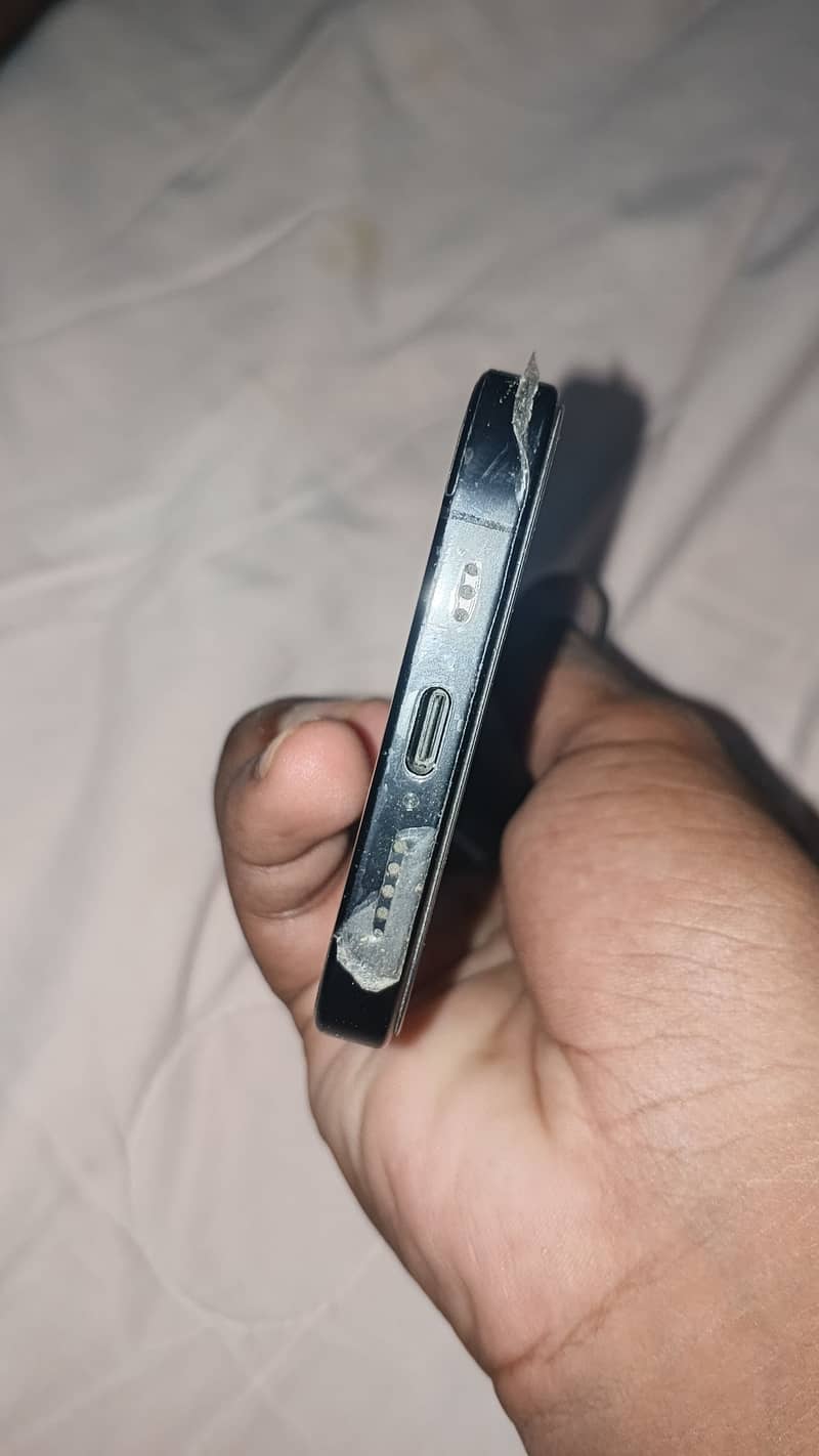 Apple iPhone 16 Pro 1