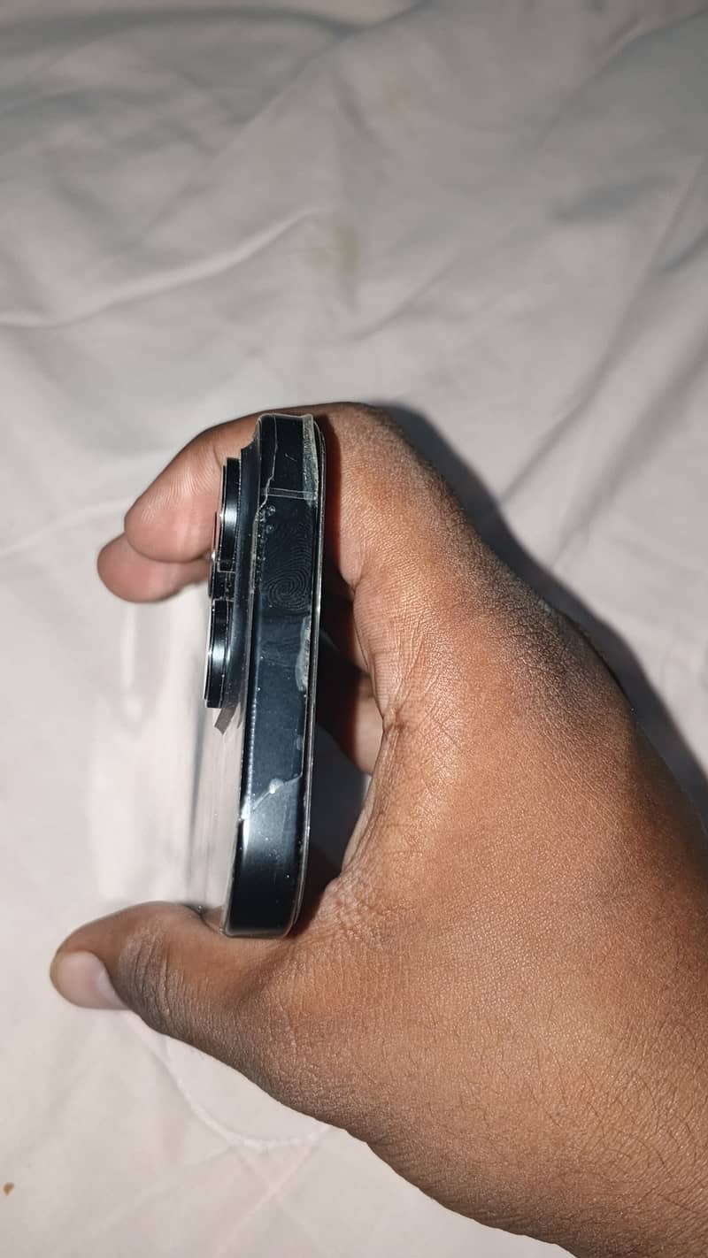 Apple iPhone 16 Pro 2