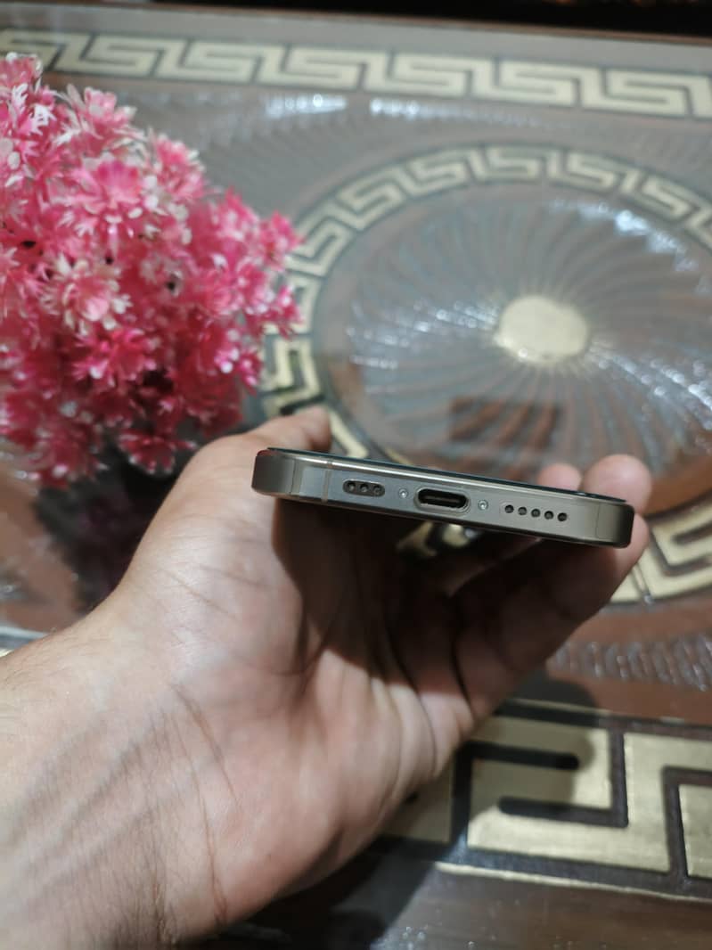 Apple iPhone 16 Pro 4