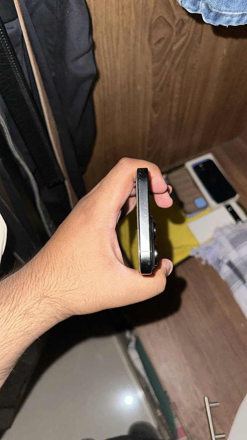 Apple iPhone 16 Pro Max 1