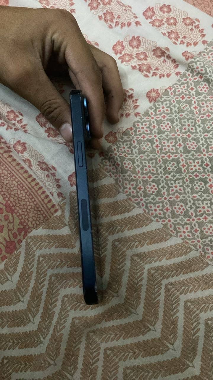 Apple iPhone 13 4
