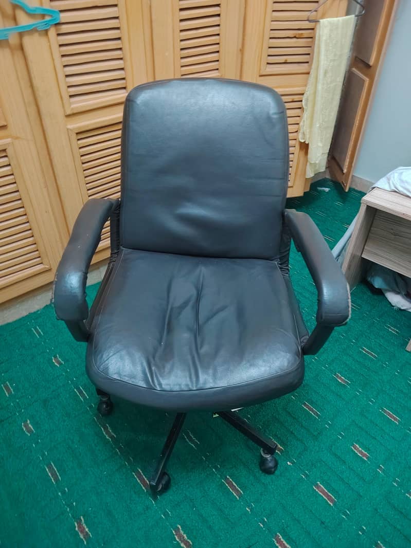computer /study chair 1