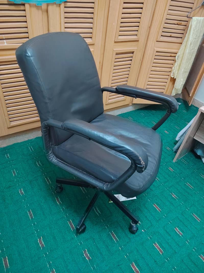 computer /study chair 2